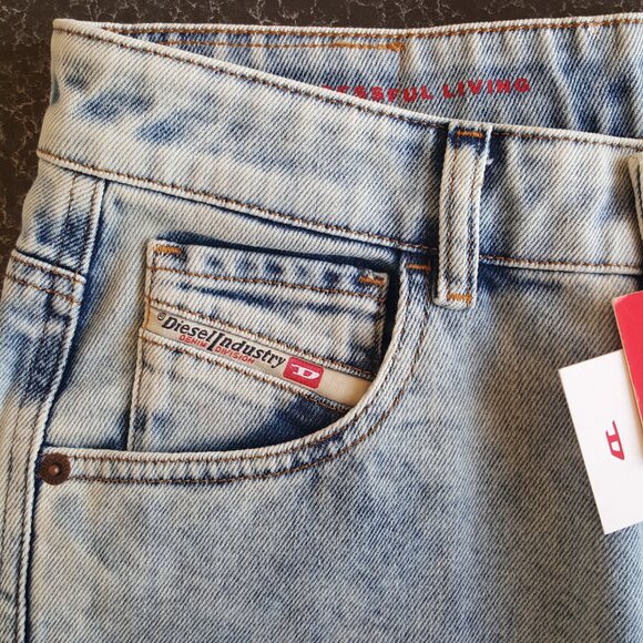 DIESEL ! Slim Fit, High Waist, Straight Leg( 29) - Picture 7 of 8